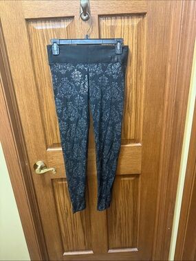 PINK Black Patterned Yoga Leggings